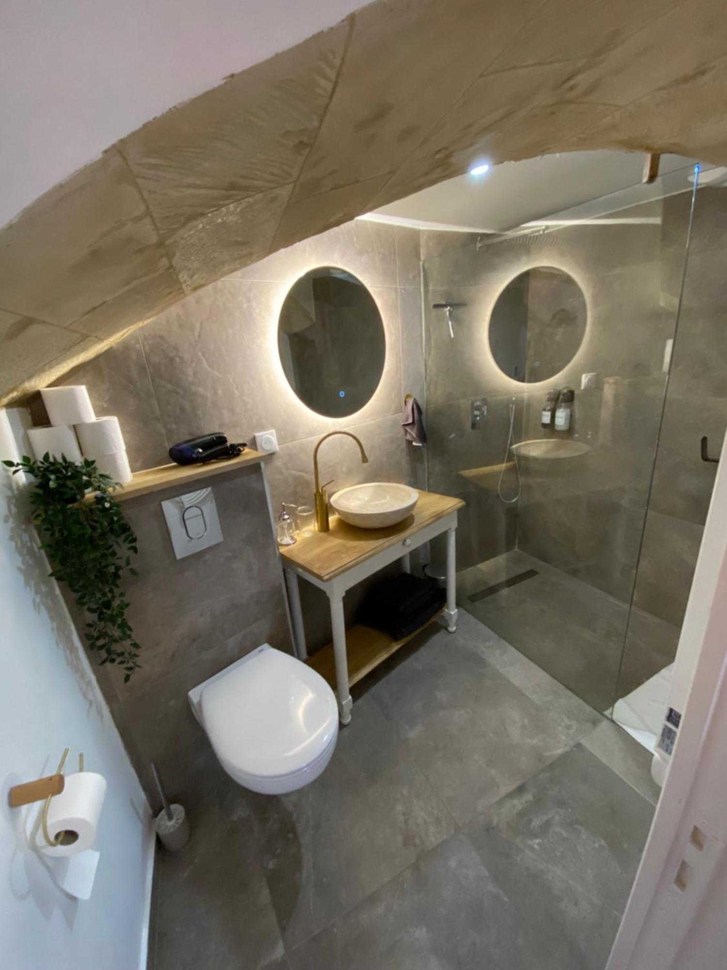Suite Atypique En Plein Centre De Pontoise Bagian luar foto